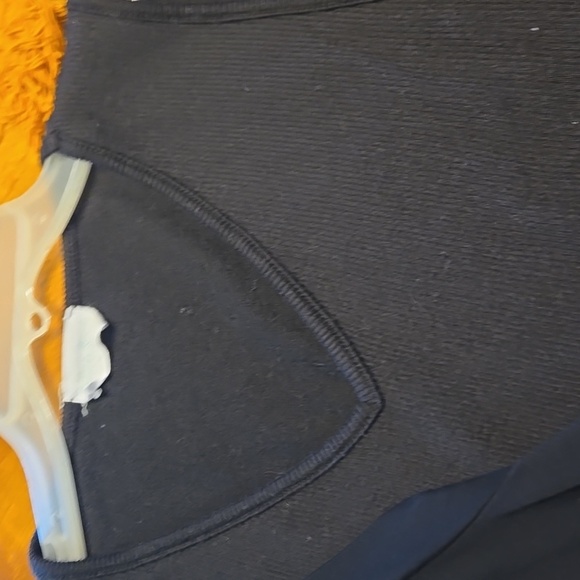 Black Sleeveless Women's Tops - Picture 4 of 5